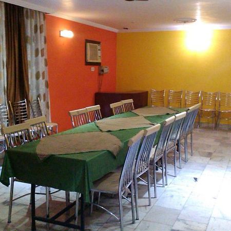 Hotel Kanishka Kanpur Ngoại thất bức ảnh