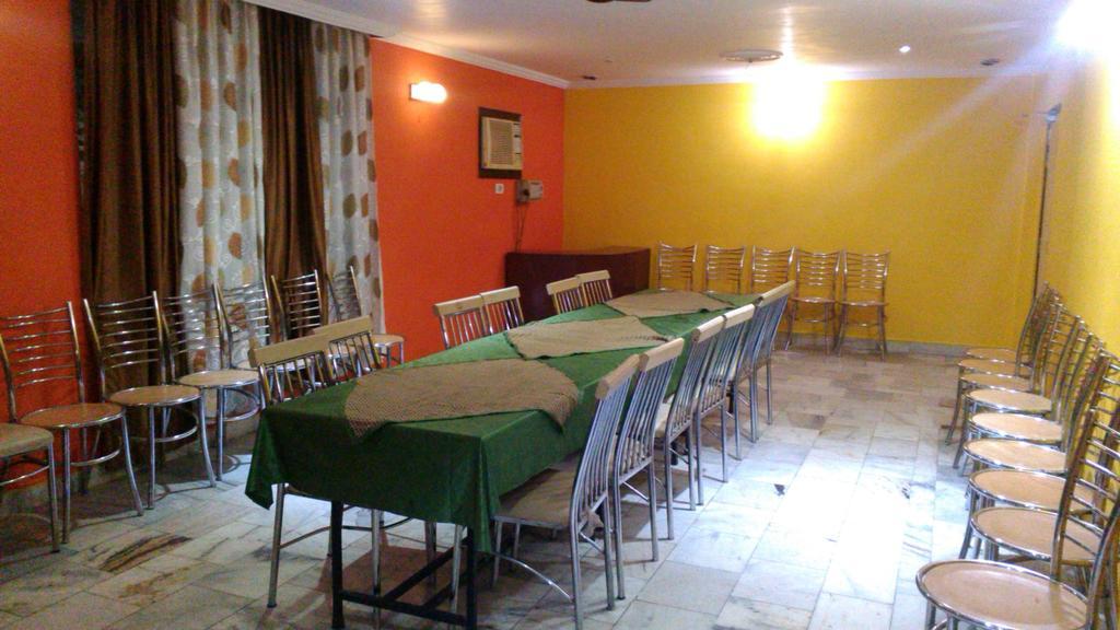 Hotel Kanishka Kanpur Ngoại thất bức ảnh