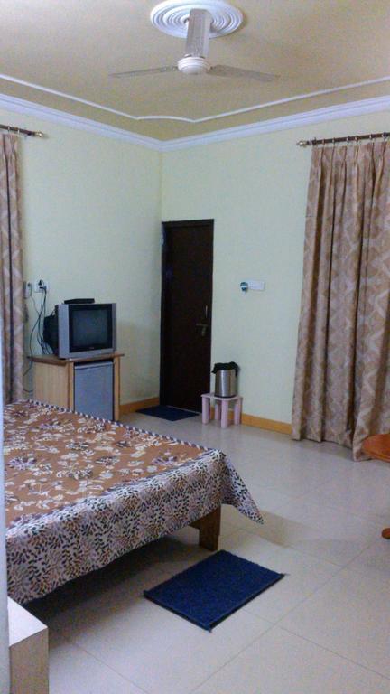 Hotel Kanishka Kanpur Phòng bức ảnh