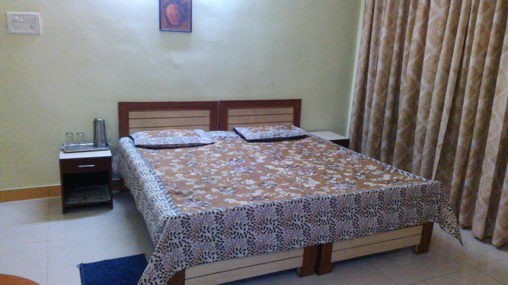 Hotel Kanishka Kanpur Phòng bức ảnh