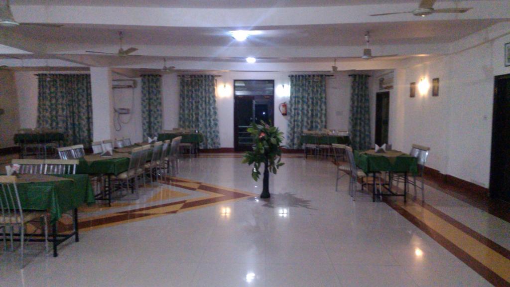Hotel Kanishka Kanpur Ngoại thất bức ảnh