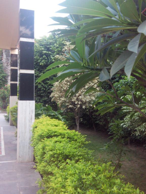 Hotel Kanishka Kanpur Ngoại thất bức ảnh